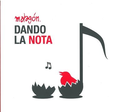 Dando la nota.
